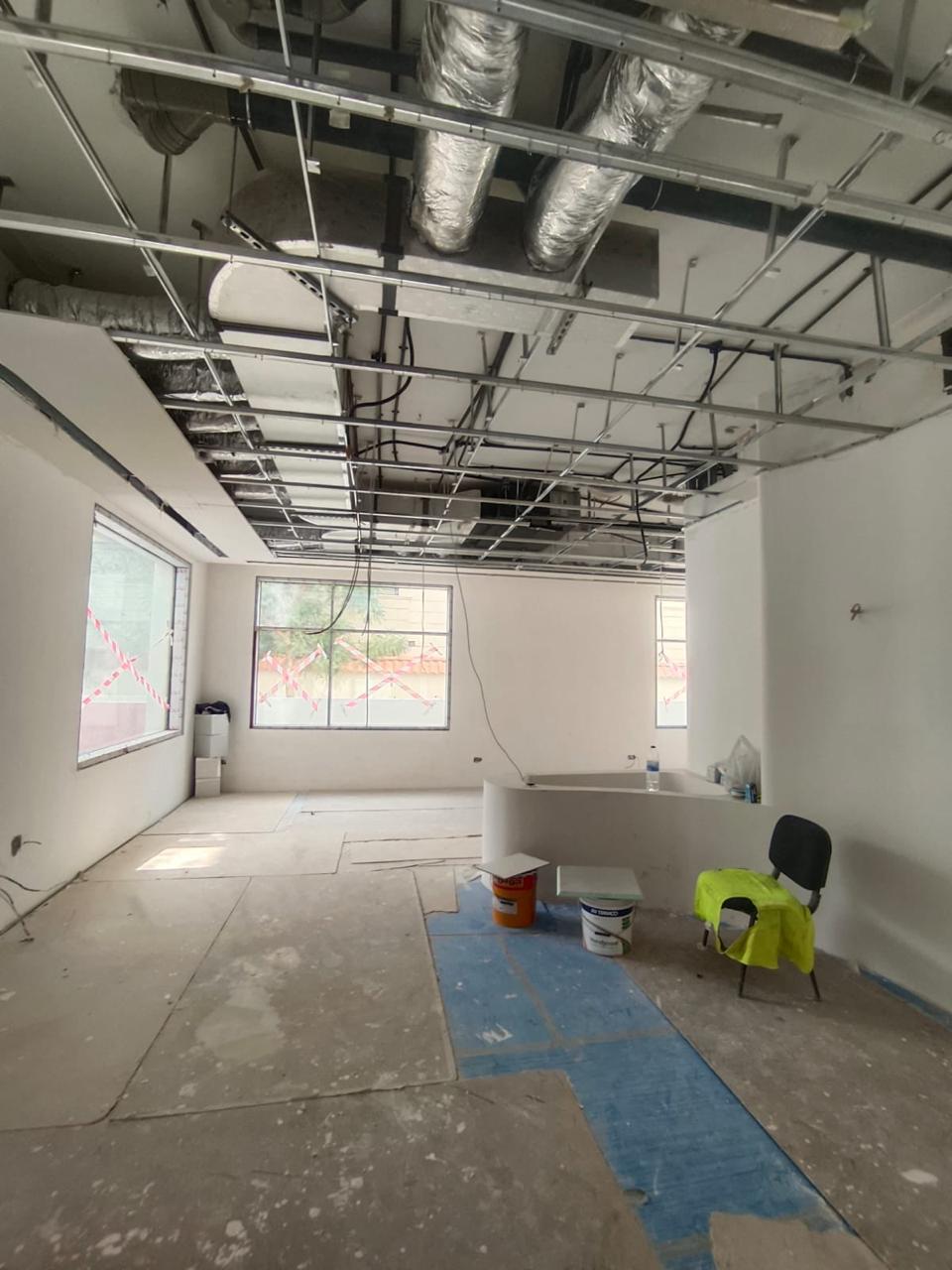 Ceiling ductwork and insulation in office fit-out Abu Dhabi