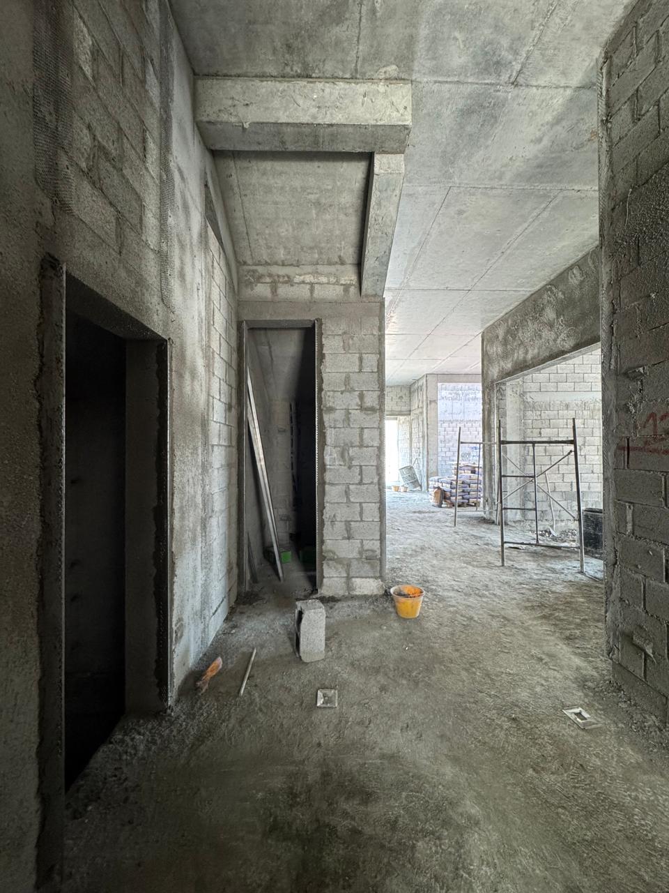 Villa corridor with blockwork partitions and beams