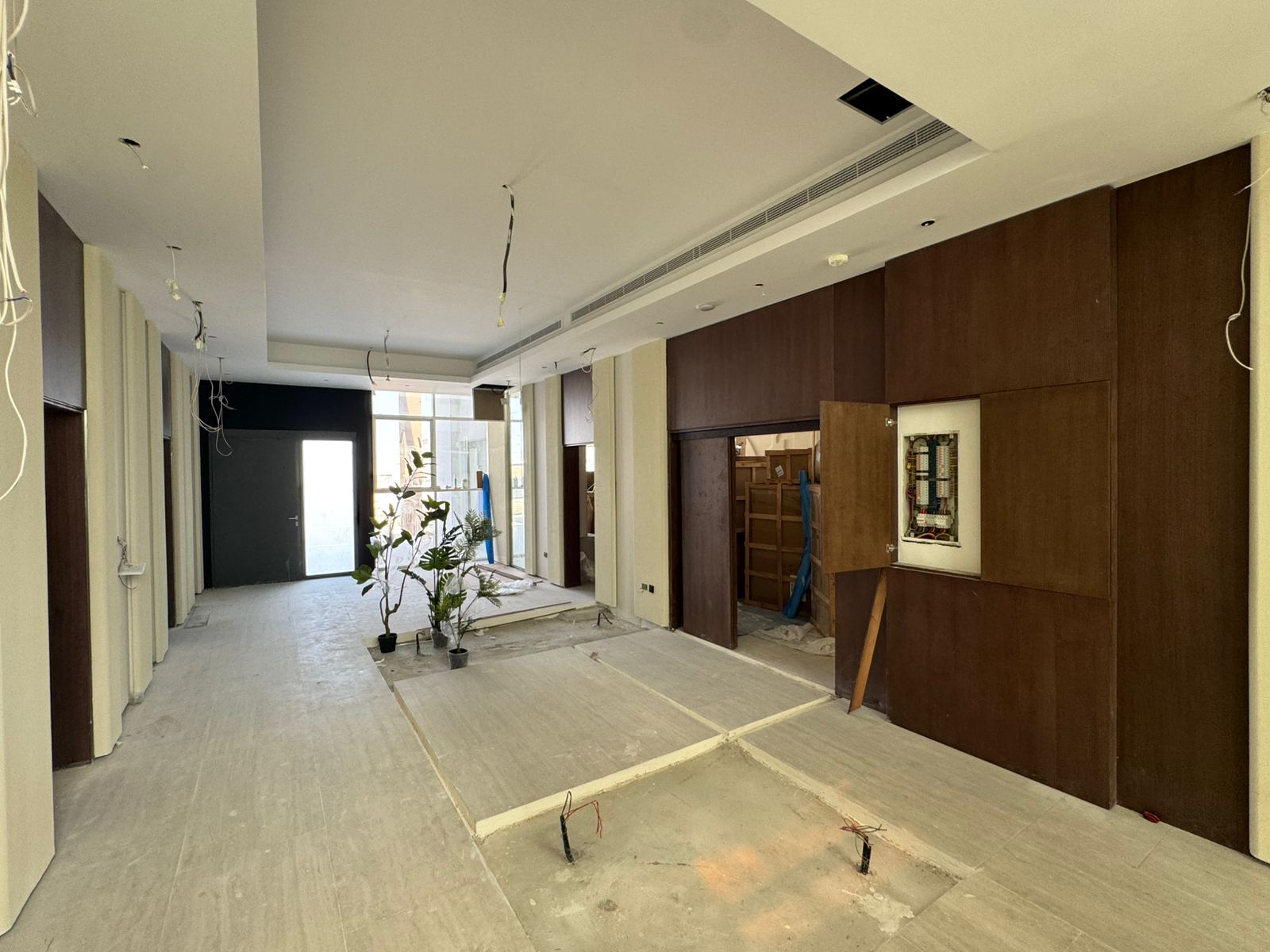 Villa lobby with wood cladding and false ceiling fit-out