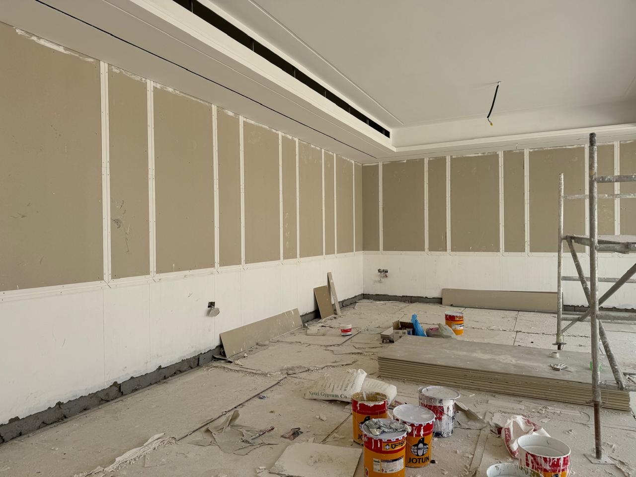 Gypsum wall paneling with false ceiling in villa room