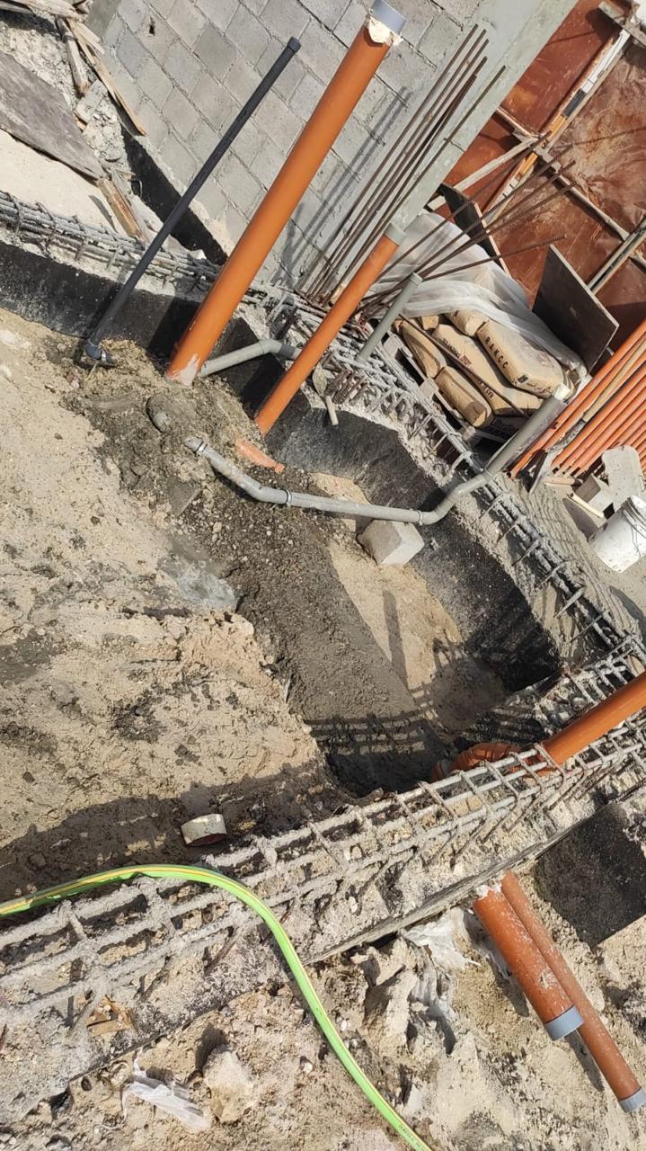 Underground drainage pipe routing with rebar framework
