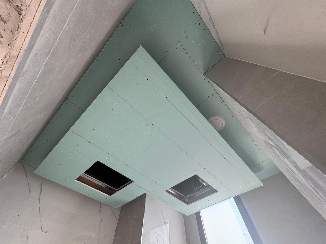 Bathroom moisture-resistant gypsum ceiling with tile walls