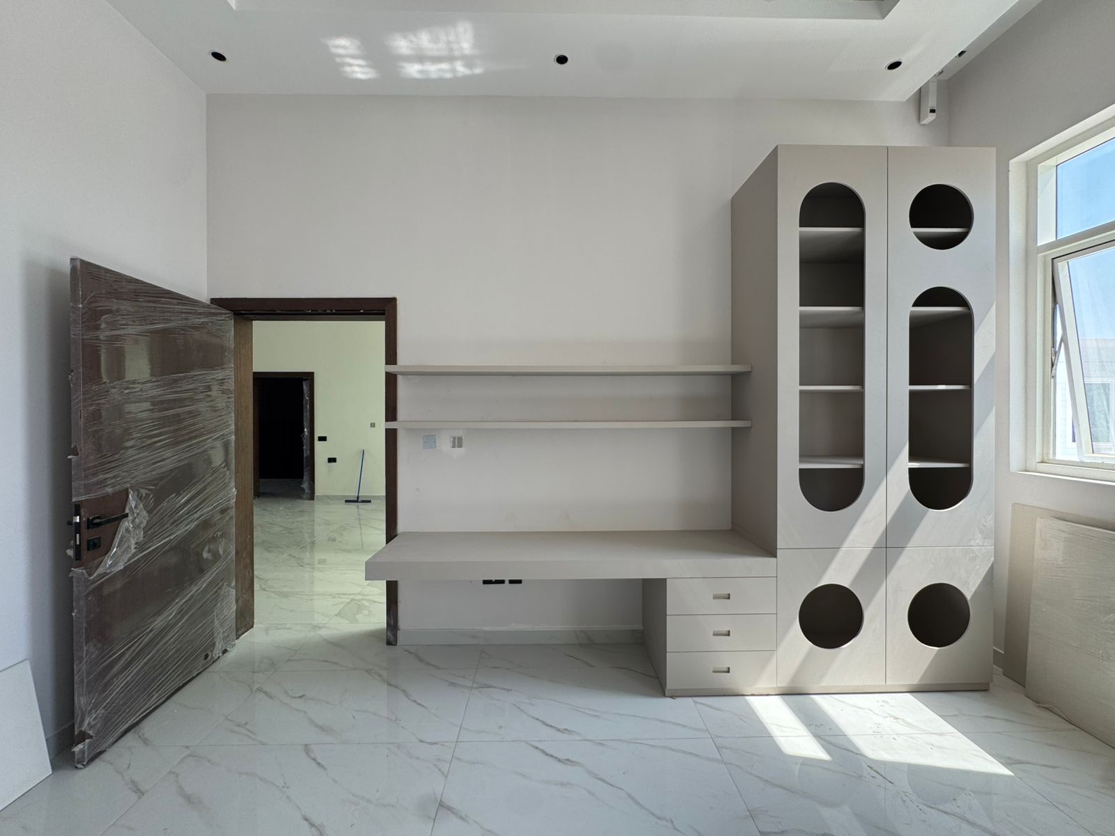 Kids room with custom desk and display shelving unit