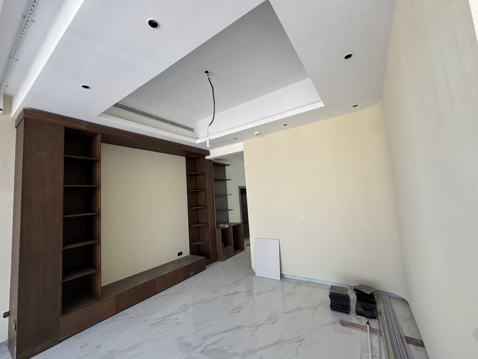 Living room with built-in joinery unit and false ceiling